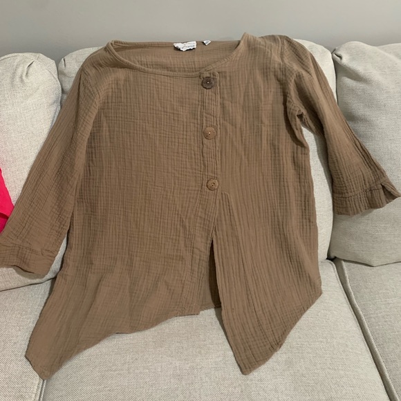 Two women’s tops never worn - Picture 7 of 7